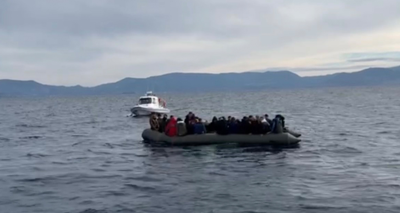 Ayvacık açıklarında 82 kaçak göçmen kurtarıldı, 17 kaçak göçmen yakalandı