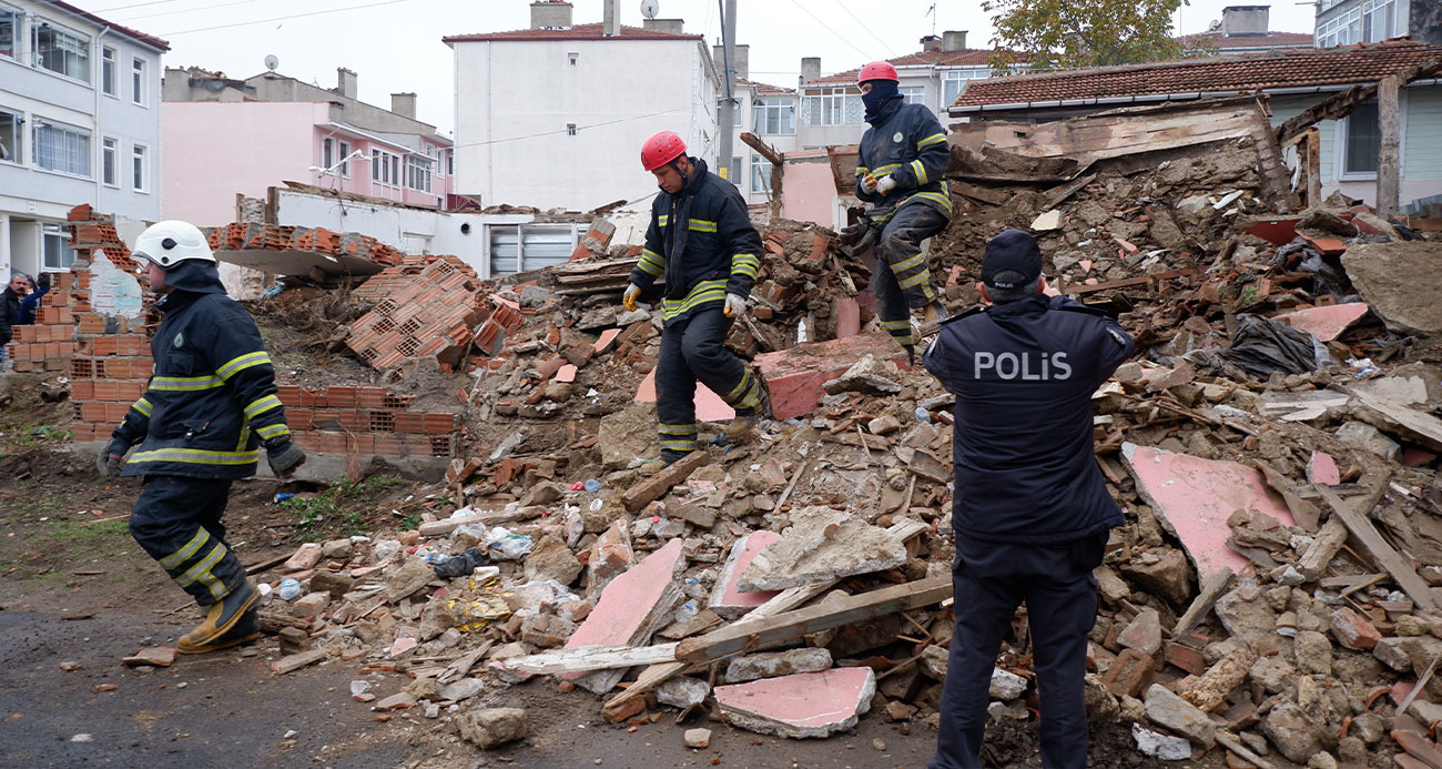Edirne’de metruk bina çöktü: 2 kişi enkaz altında kaldı