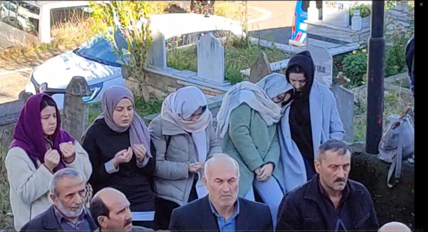 5 aylık eşinin arkasından cenazede gözyaşı döken acılı eş, ayakta güçlükle durabildi