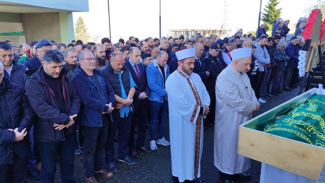 5 aylık eşinin arkasından cenazede gözyaşı döken acılı eş, ayakta güçlükle durabildi