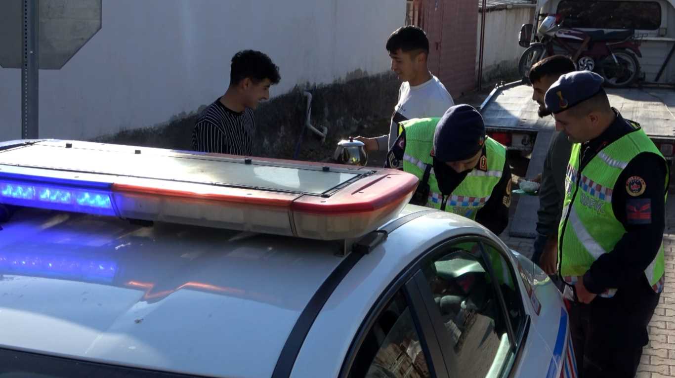 Yüksek ses müzikle uygulama noktasına giren sürücü: “Ceza yesem de dinlerim”