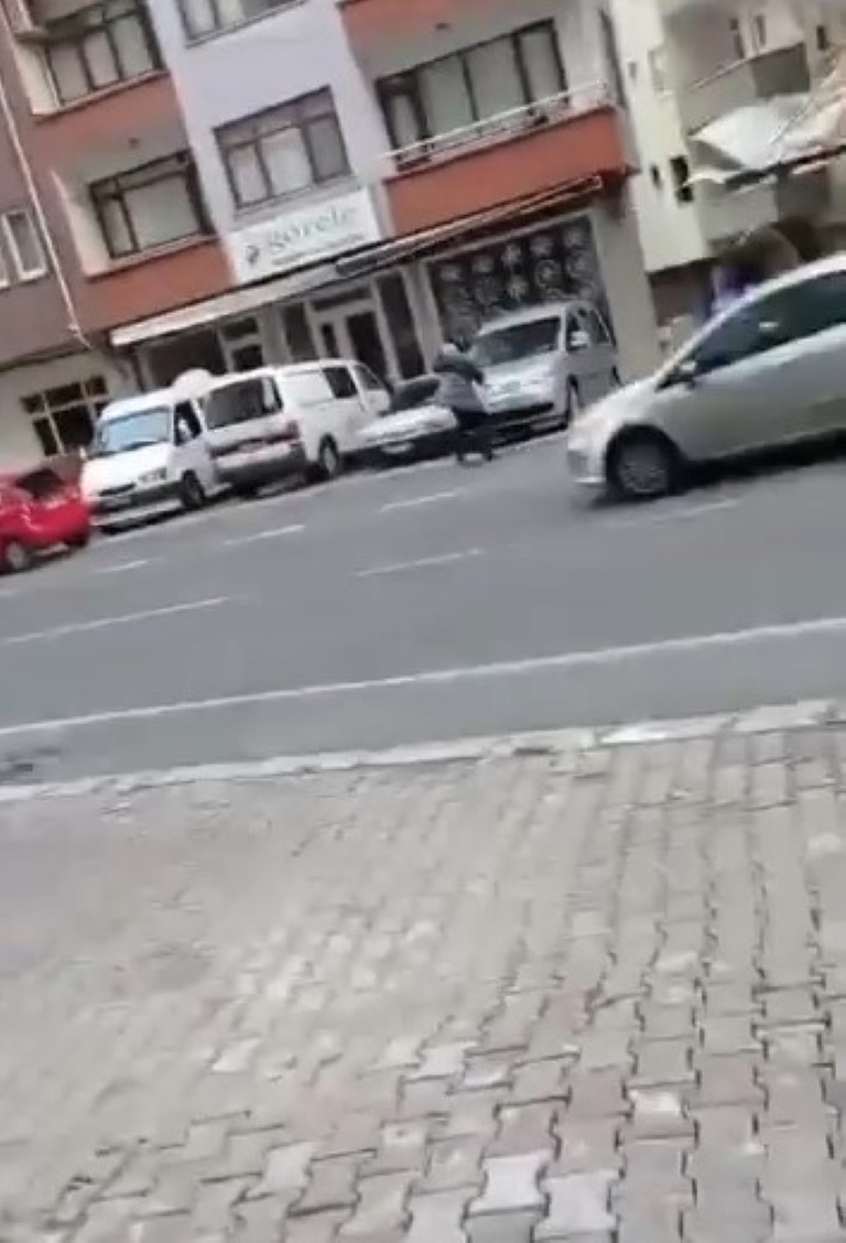 Trabzon’da uçan çatının altında kalmaktan son anda kurtulan muhtar konuştu