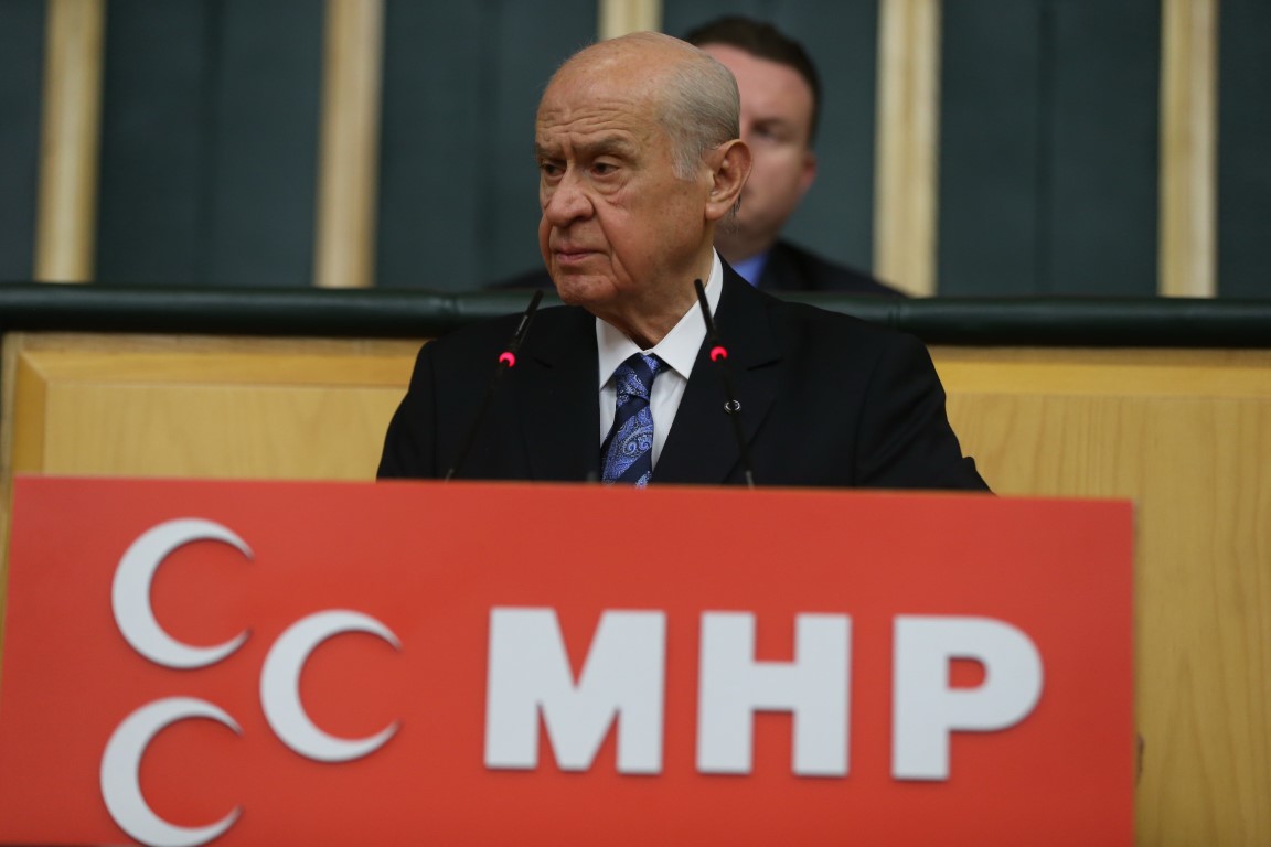 MHP Genel Başkanı Bahçeli: “Saçlarına dolardan bukleler yapan şaibeli soytarılar milletimizde haklı bir öfkeye neden olmaktadır”