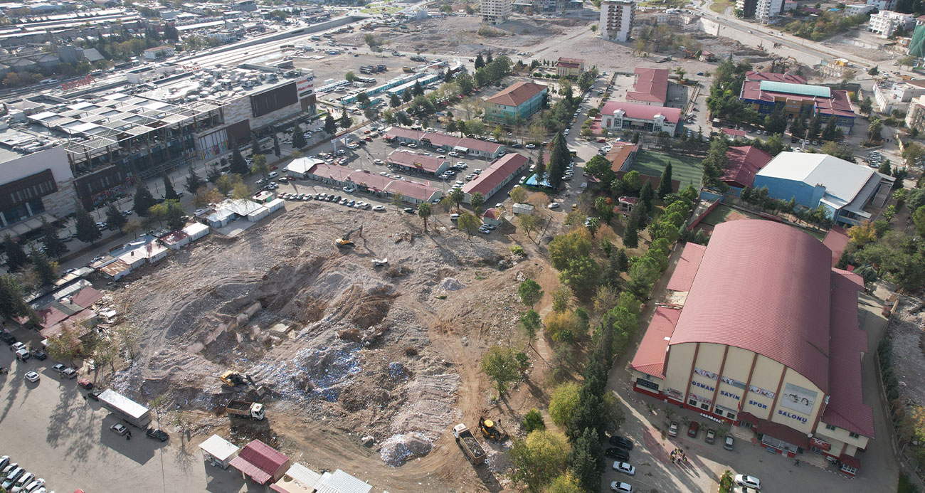 Depremde yıkılan mahalle yerinde dönüşüm bekliyor