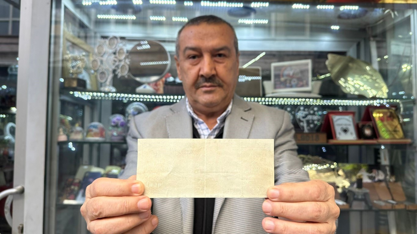 Bir tarafı olmayan hatalı basım 100 doları satışa çıkardı