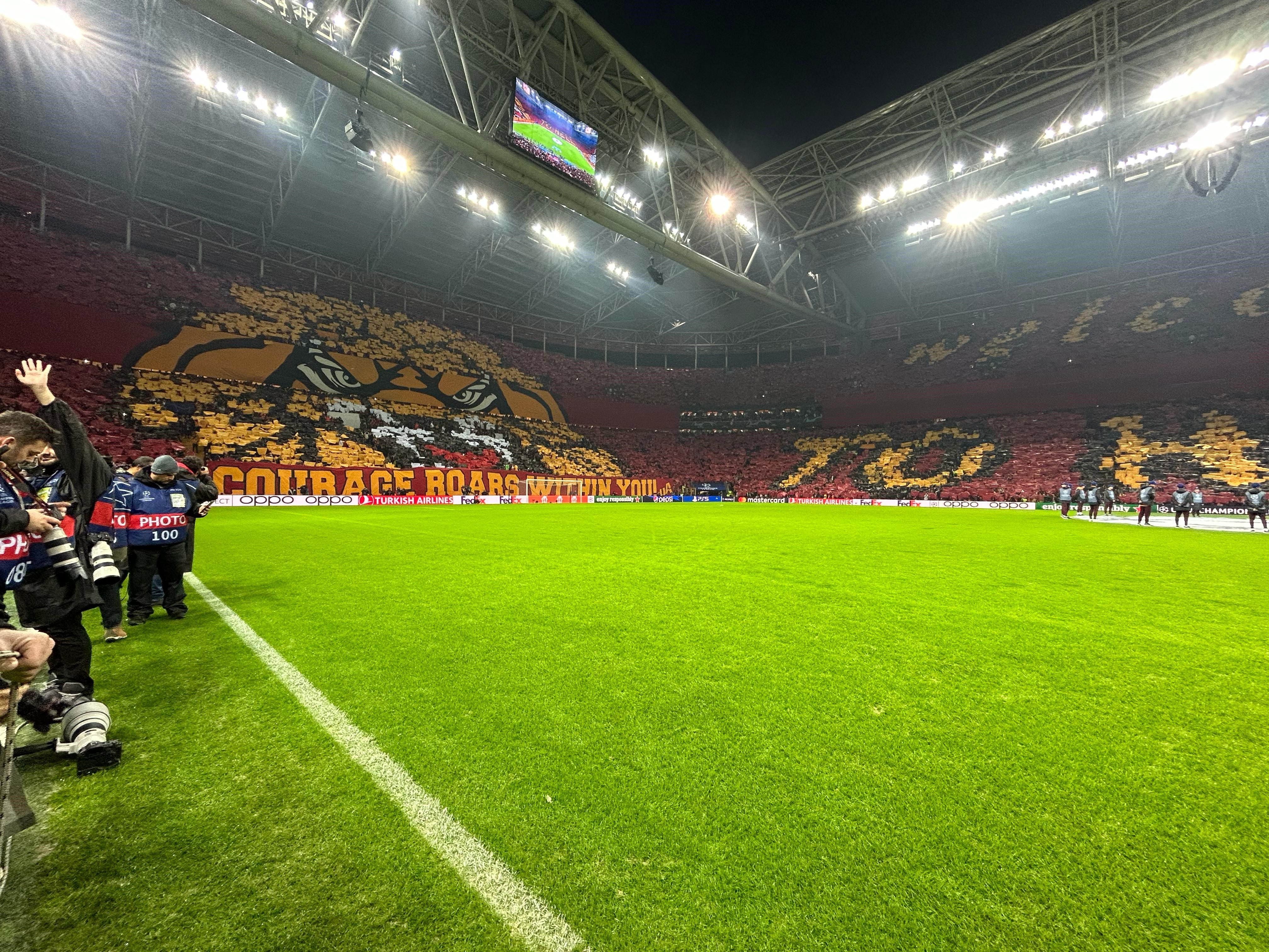 Galatasaray taraftarından ’Welcome to hell’ koreografisi