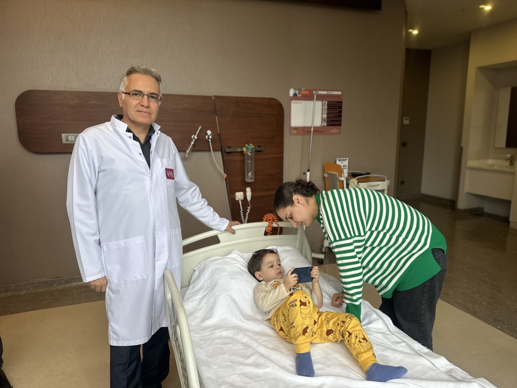 2 buçuk yaşındaki Gürcü Sandro, Türkiye’de hayata tutundu