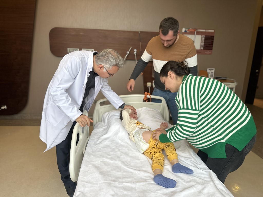 2 buçuk yaşındaki Gürcü Sandro, Türkiye’de hayata tutundu