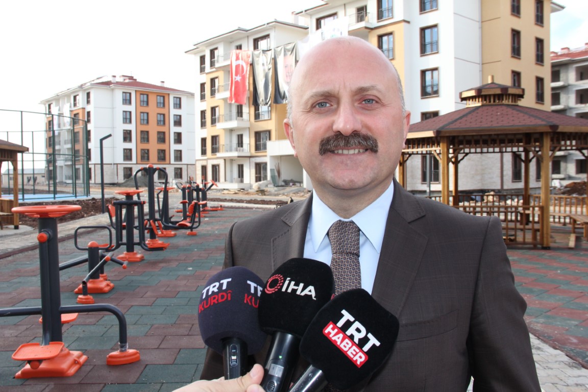 Kalıcı deprem konutlarına teslim öncesi son rötuşlar yapılıyor