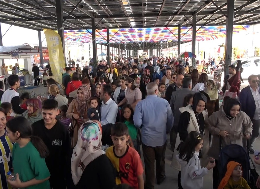 Gençlerden evlilik kredisi sevinci