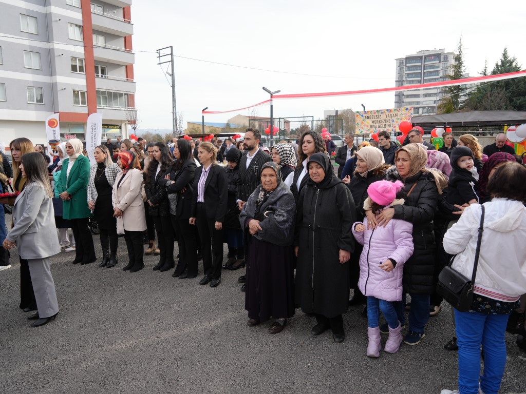 Özel bireylere umut olacak yaşam merkezi hizmete açıldı