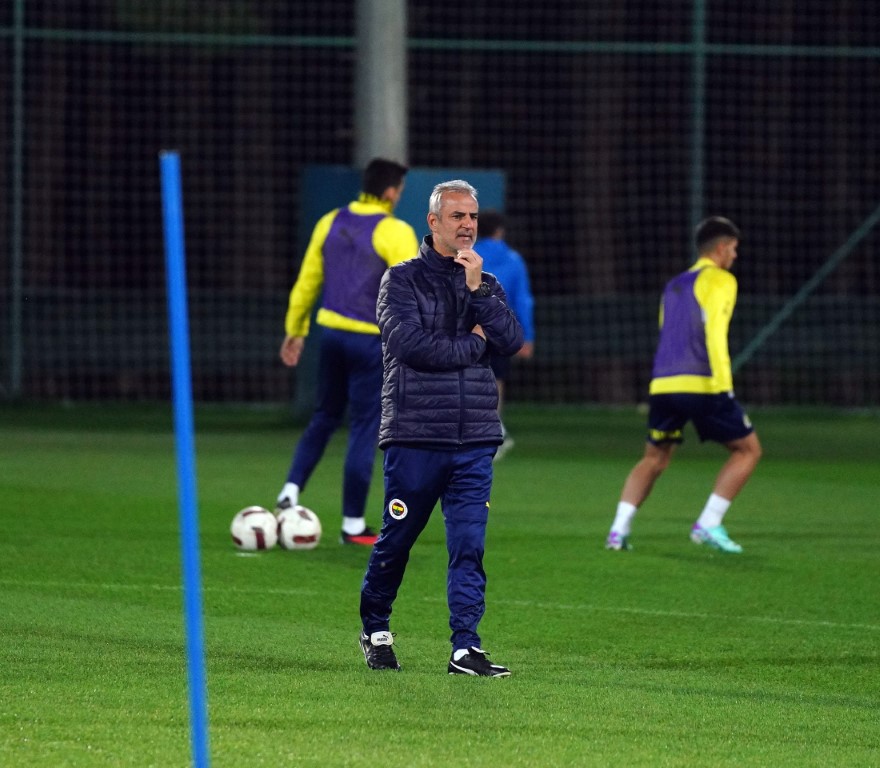 Ali Koç, antrenman öncesi takımla toplantı yaptı