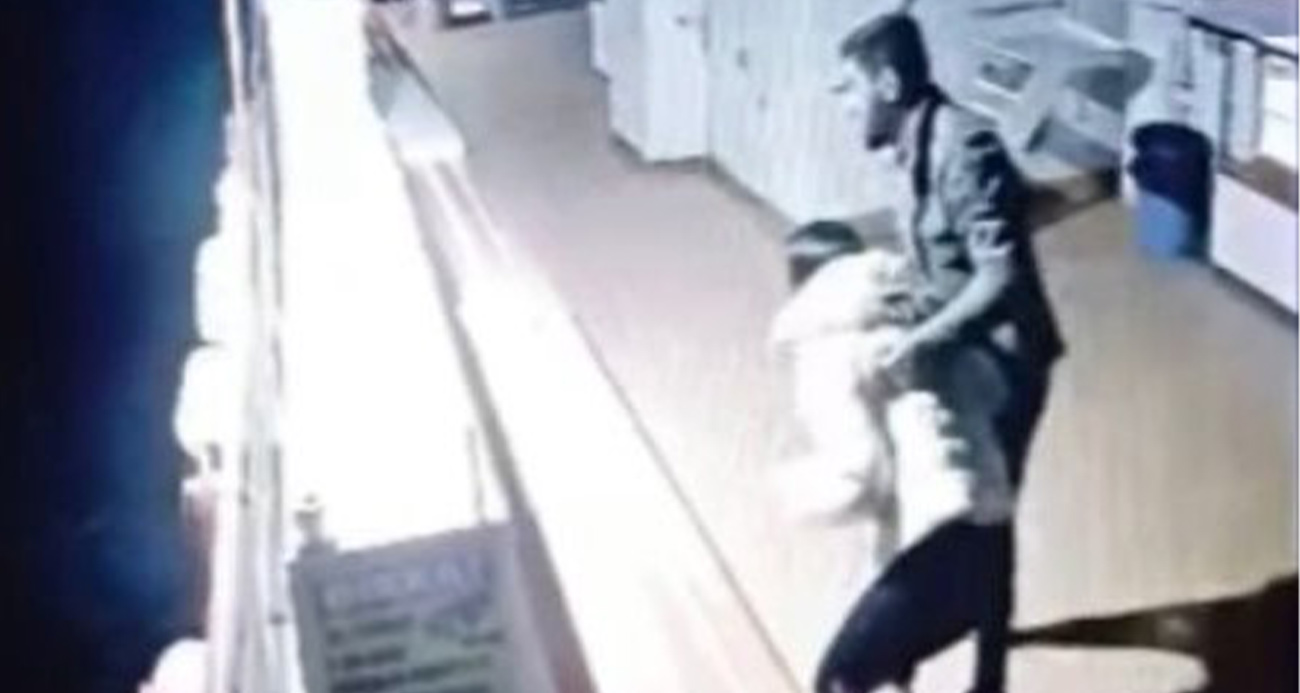 Arkadaşı ile tartışan kadın feribottan kendini suya attı
