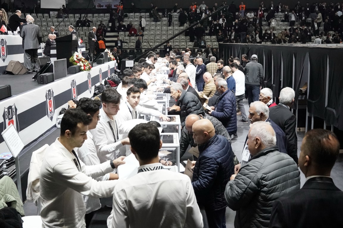 Beşiktaş yeni başkanını seçiyor! İki aday yarışıyor