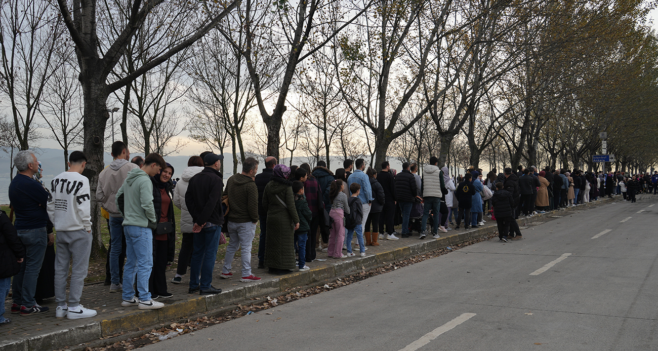 TCG Anadolu’ya İzmit'te yoğun ilgi