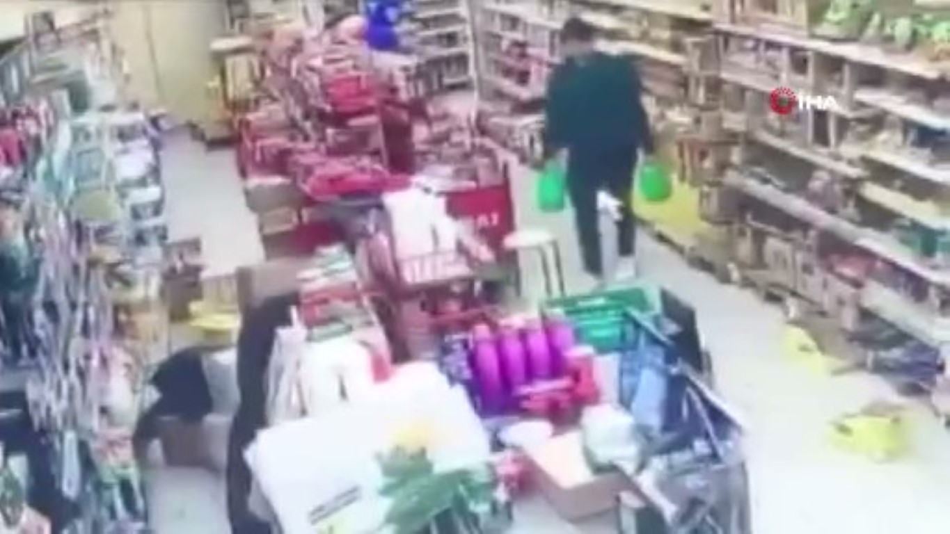 Deprem anı Yalova’da güvenlik kameralarında