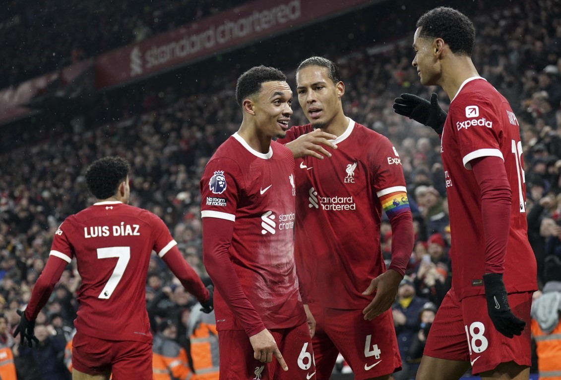 Premier Lig’de zirve yarışı kızıştı