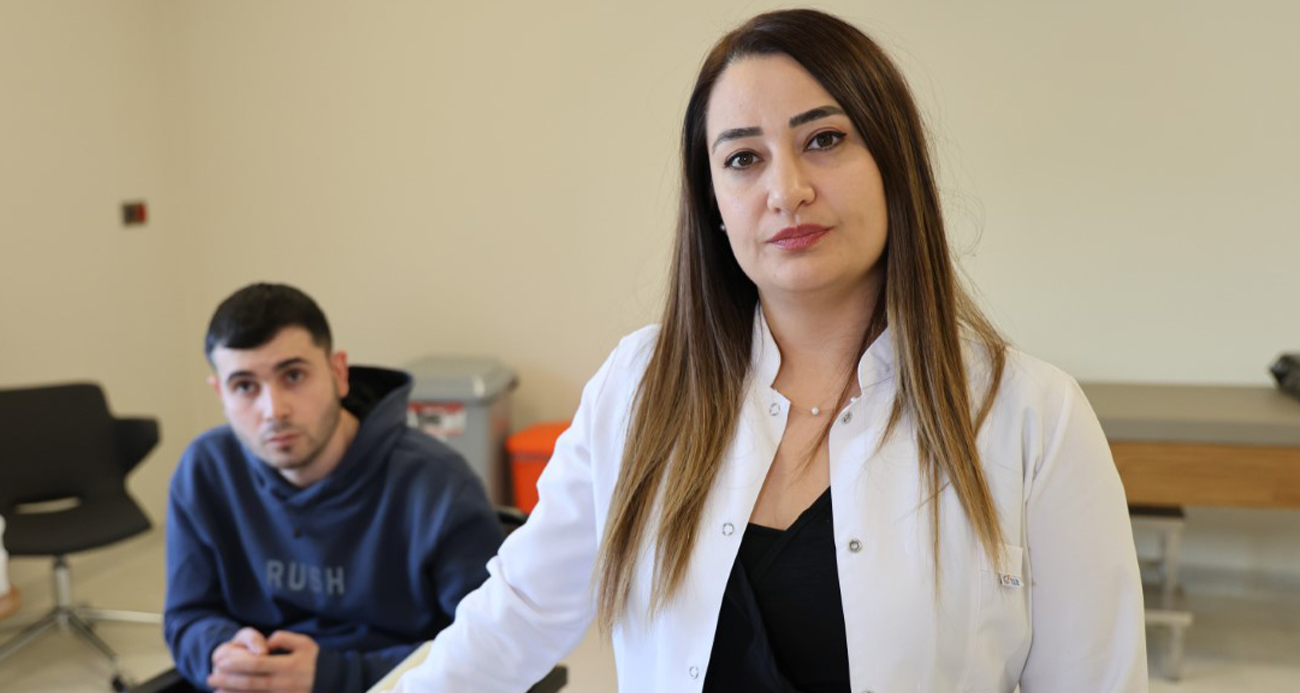 Enkazdan 116 saat sonra kurtulan Alperen, 10 ay sonra protez bacaklarına kavuştu