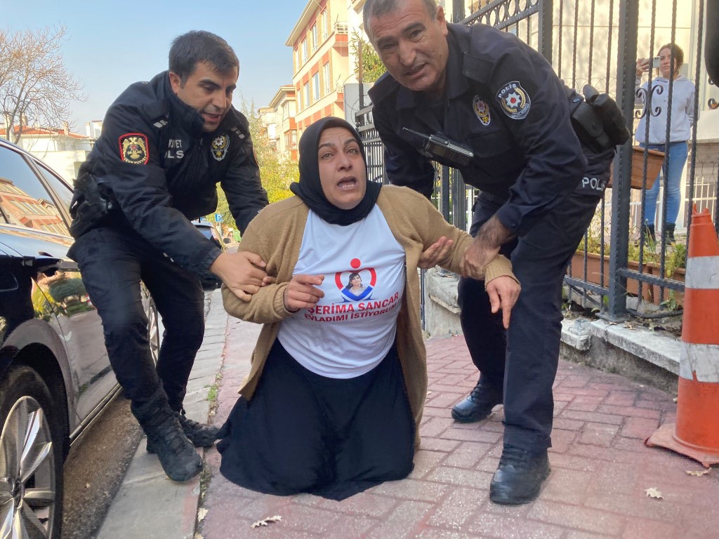 Kızı HDP tarafından kaçırılan anne isyan etti: “Ha HDP ha PKK”
