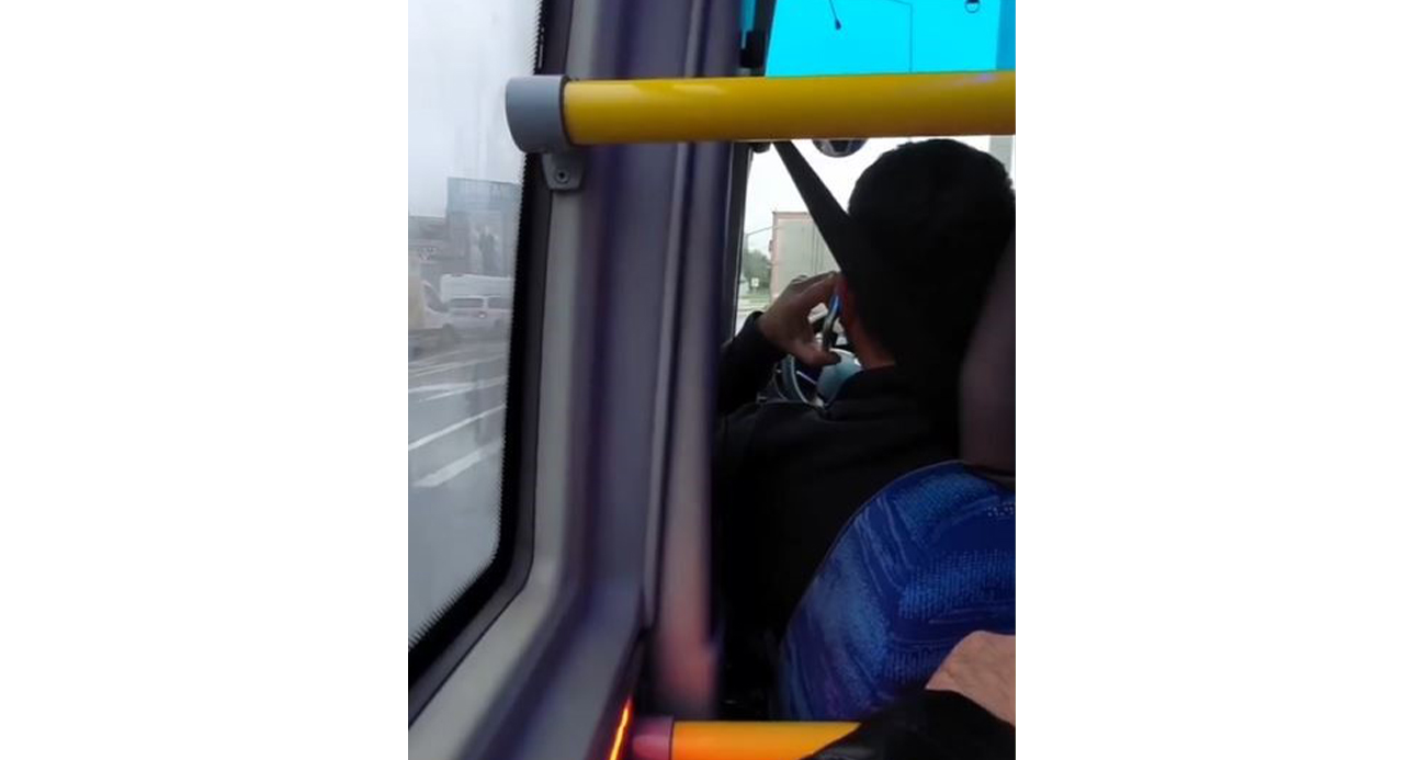 Yol boyunca telefonla konuştu, minibüs şoförünün o halleri kamerada
