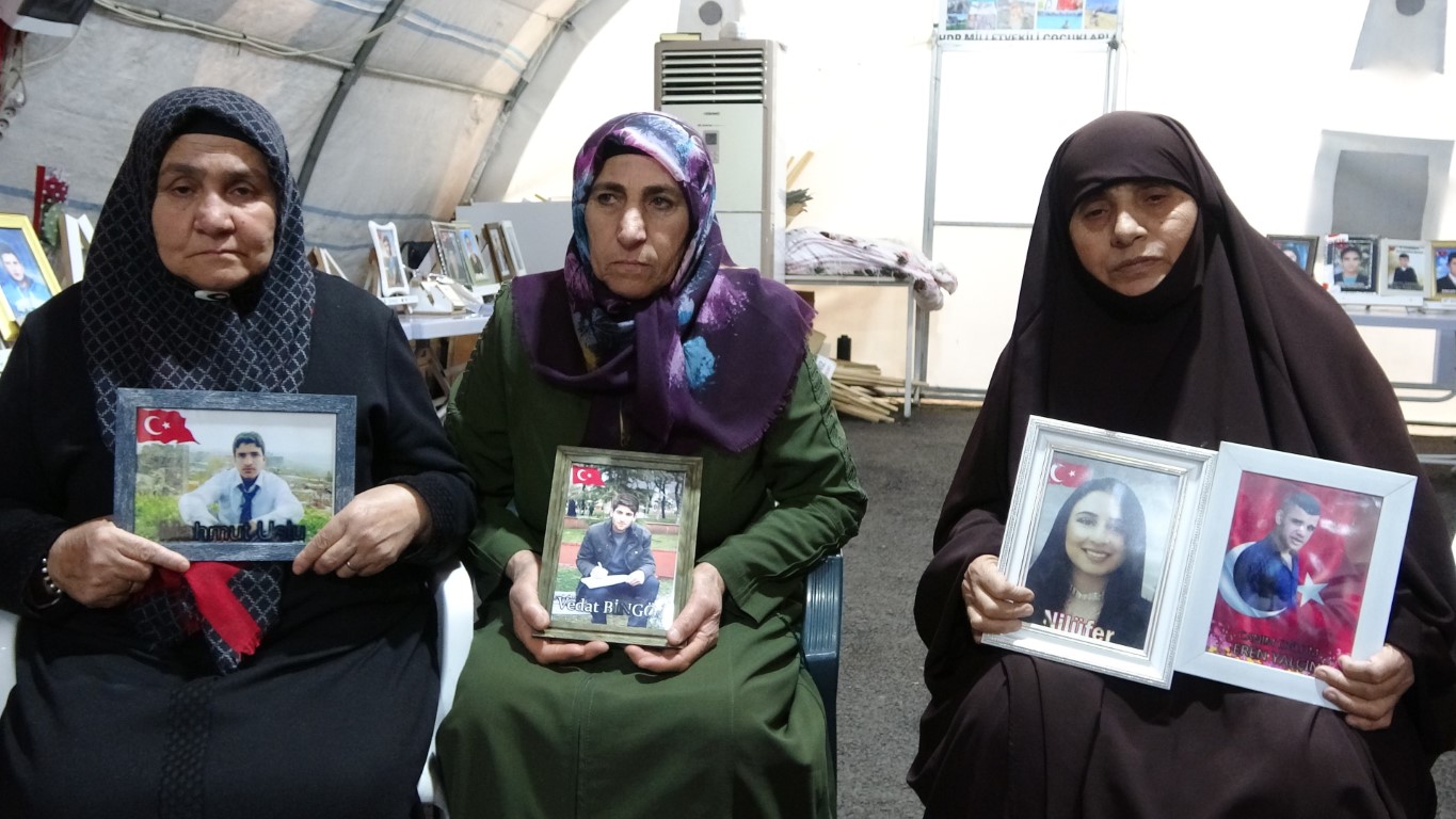 Diyarbakır annelerinden Ankara’da HDP önündeki eyleme destek