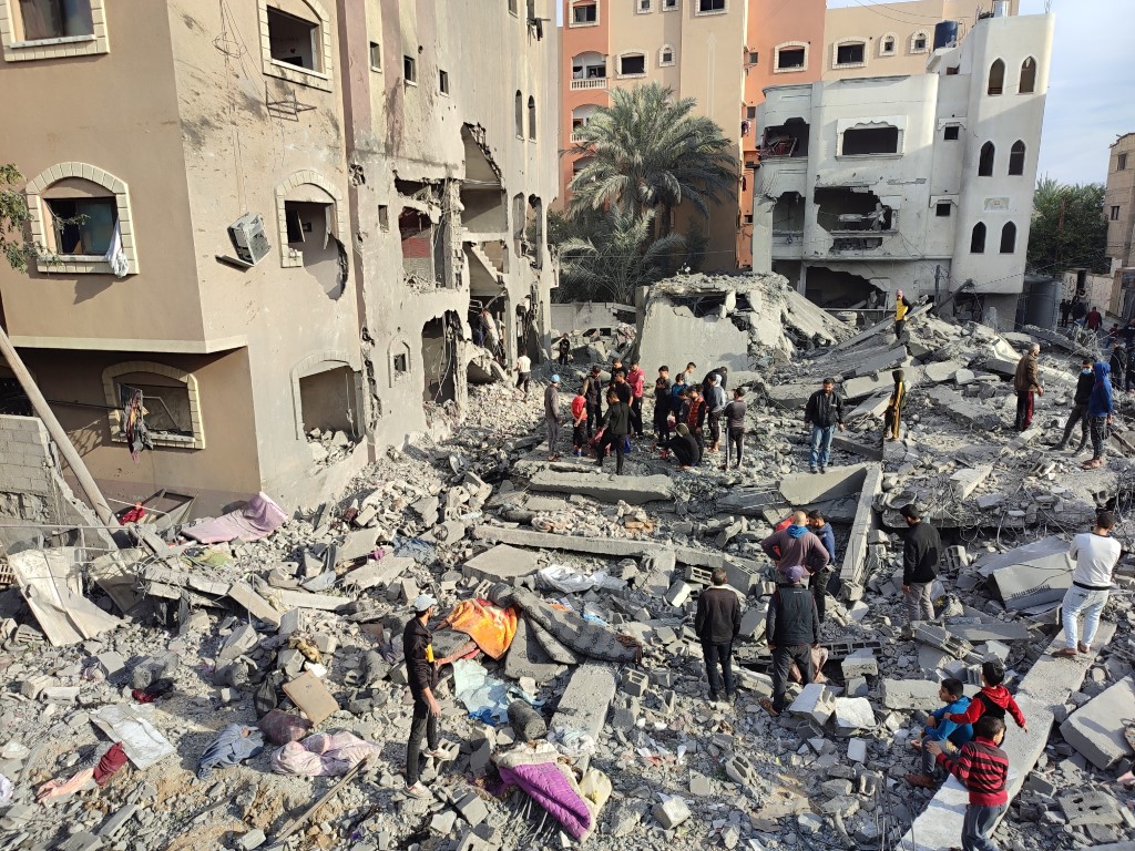 İsrail Gazze’de mülteci kamplarını vurdu: 23 ölü