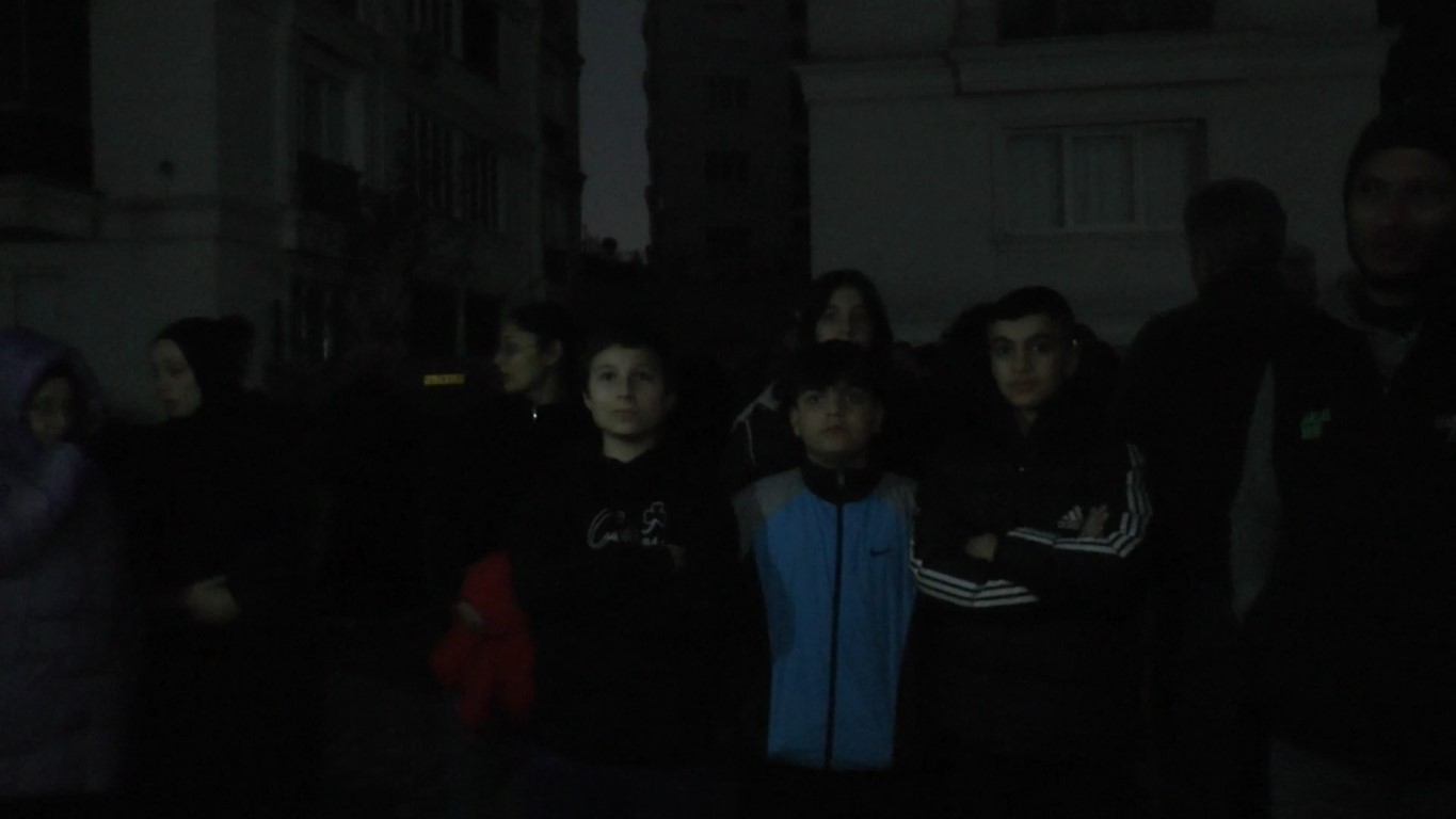 Kocaeli’de 140 daireli sitede elektrik çilesi: Soğuk havada karanlığa mahkum oldular