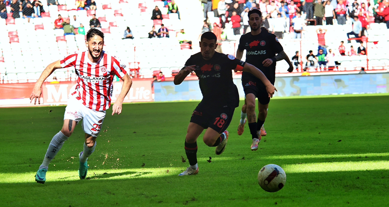 Antalyaspor 10 kişiyle Fatih Karagümrük'ü devirdi!