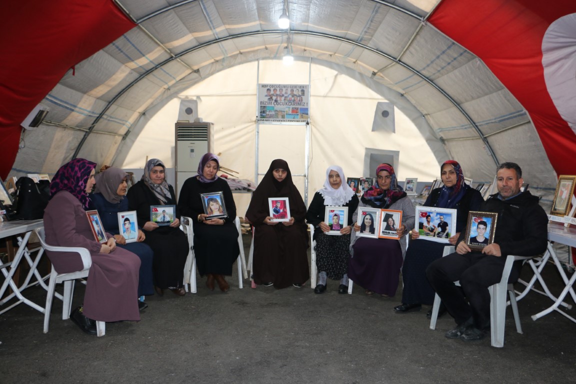 Diyarbakır anneleri bin 559 gündür evlatları için nöbette