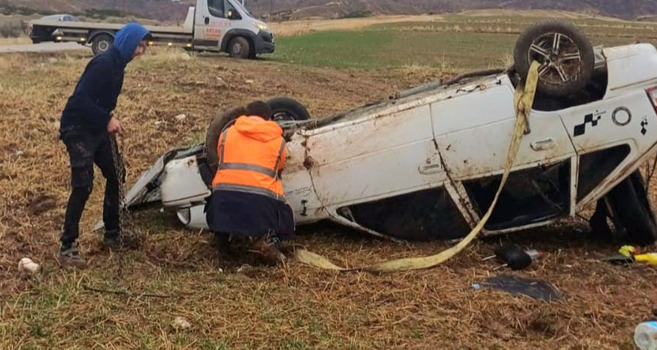Kontrolden çıkan otomobil tarlaya devrildi: 6 yaralı