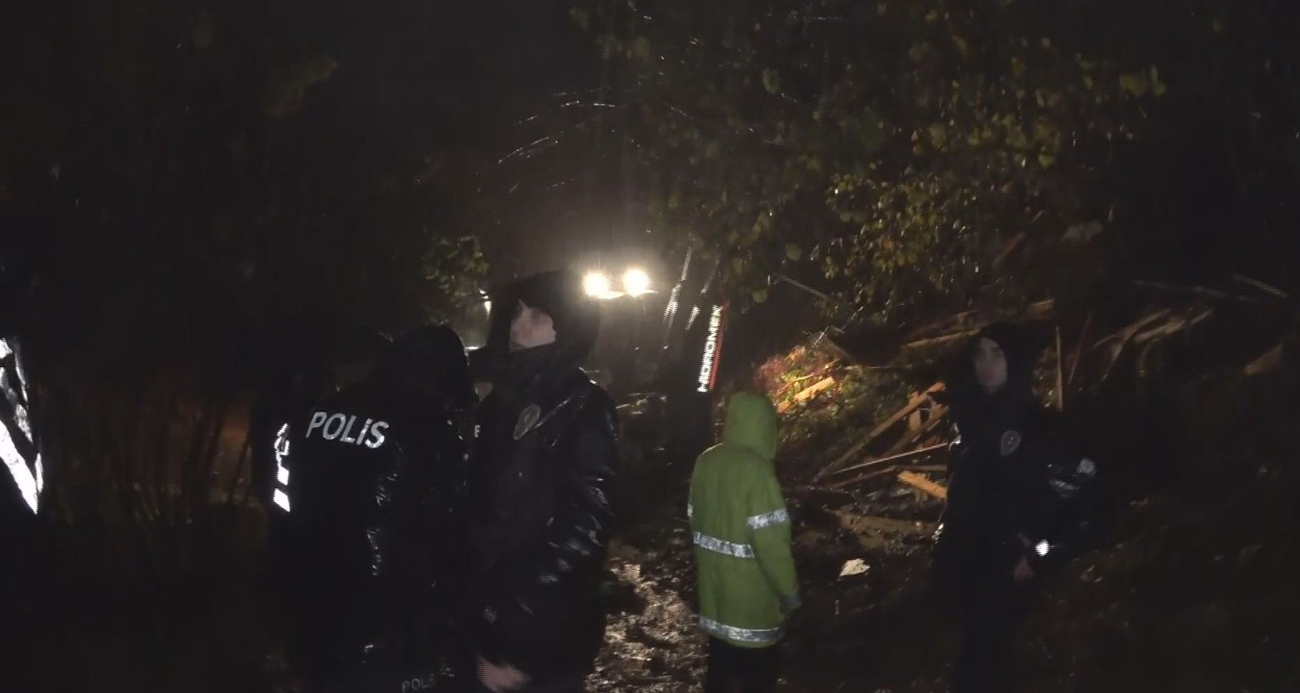 Zonguldak’ta heyelan: Ev toprak altında kaldı, 2 kişiyi kurtarma çalışmaları sürüyor