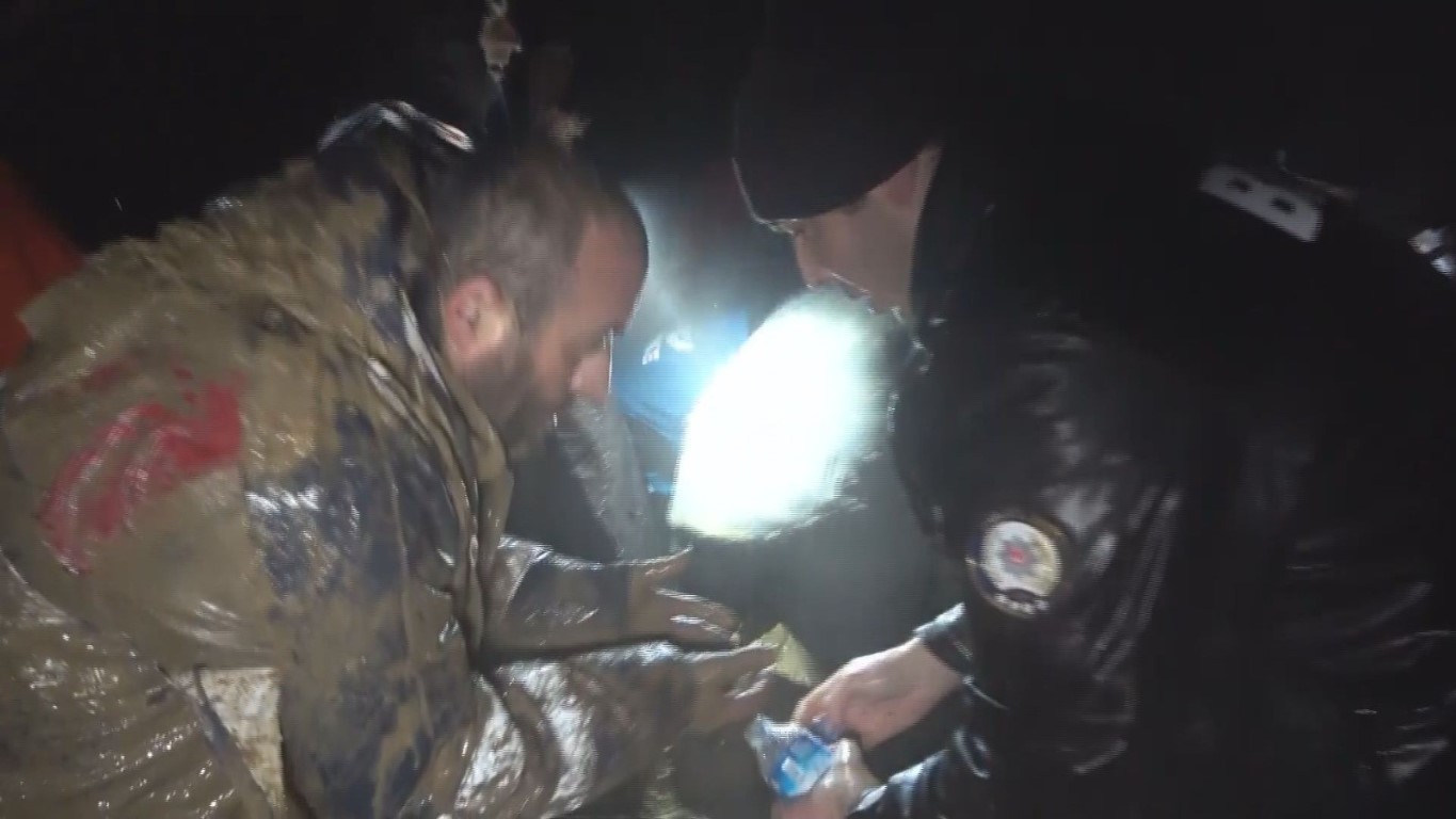 Zonguldak’ta heyelan sonrası kurtarma çalışması yapan ekipler ikinci bir heyelan nedeniyle göçük altında kaldı