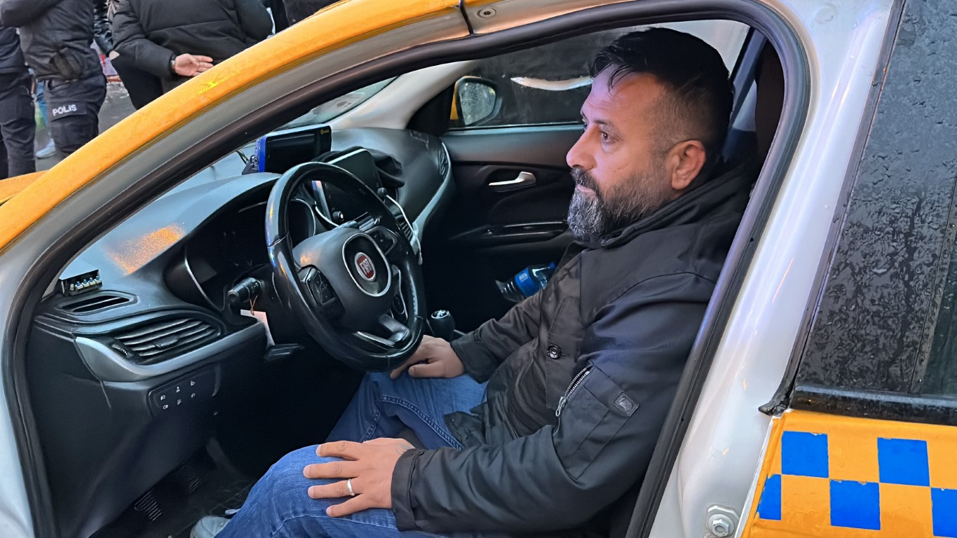 Yağışlı havada aracına aldığı kişiler gaspçı çıktı: Taksici gece yarısı dehşeti yaşadı