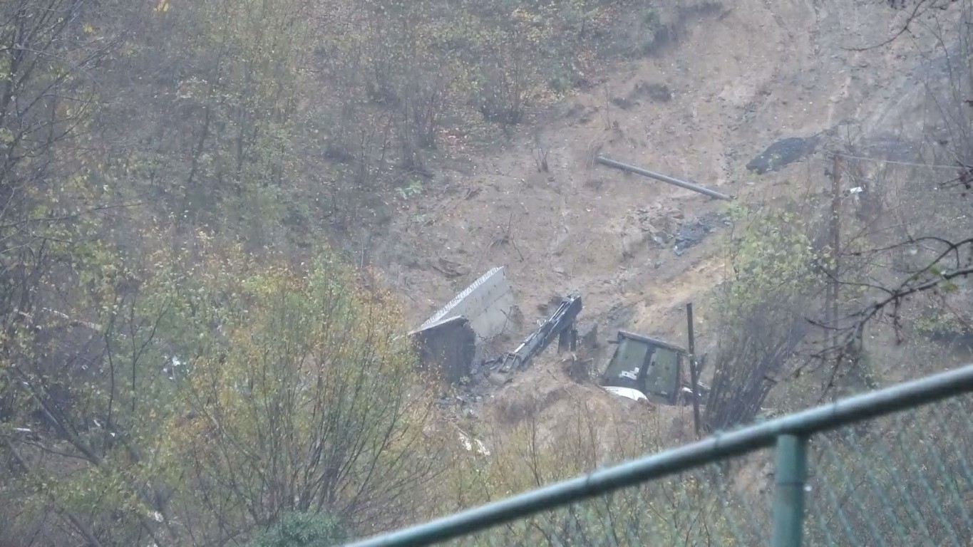 Zonguldak’ta toprak altında kalan anne ve oğlunu arama çalışmaları günün ilk ışıklarıyla yeniden başladı