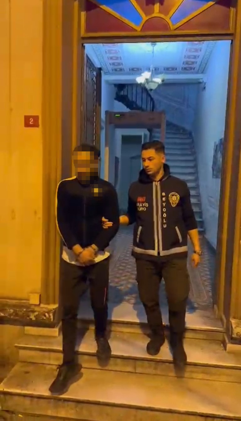 Cihangir’de 12 saat boyunca kumbarayı soyan hırsızı polis 2 saatte yakaladı