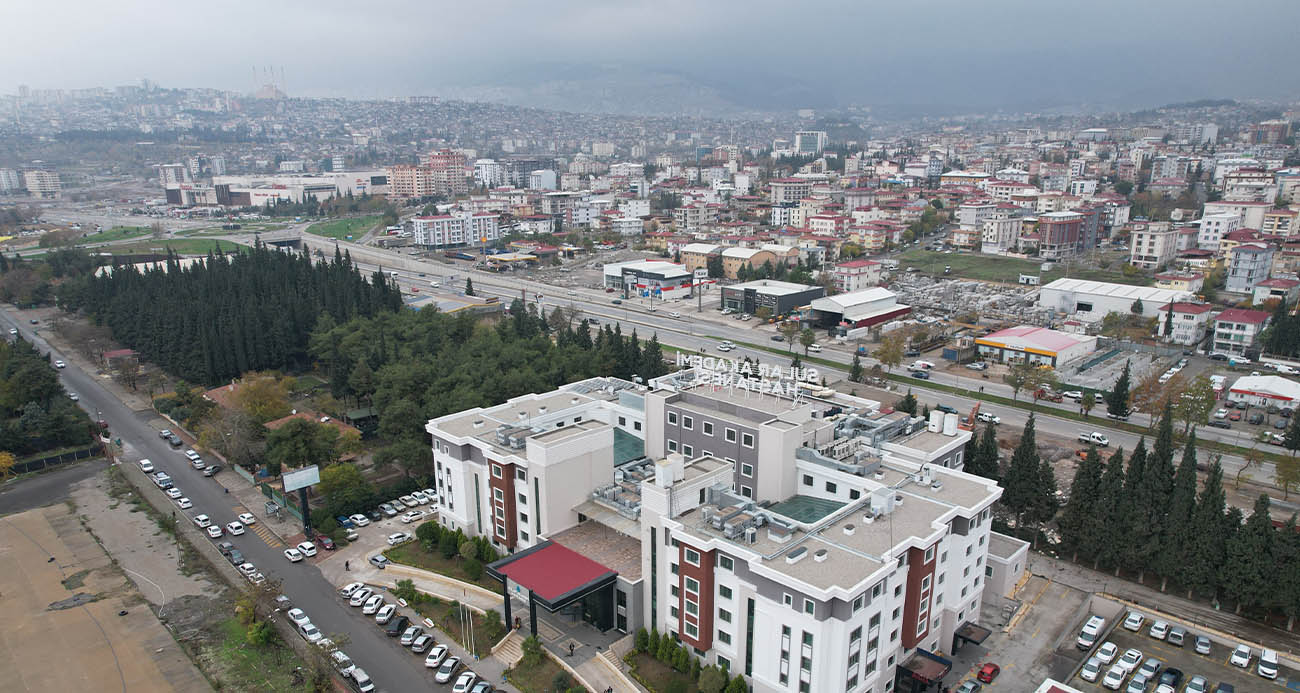 Deprem sonrası kendi yarasını saran özel hastane, hasta kabulünü sürdürüyor