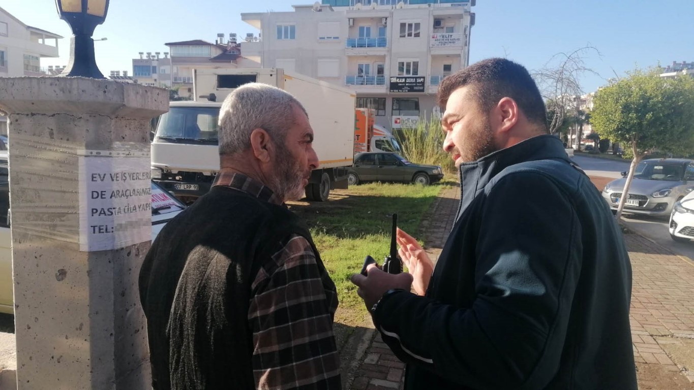 Telefon dolandırıcılarına 35 bin euro’yu göndermemesi için polis dakikalarca dil döktü