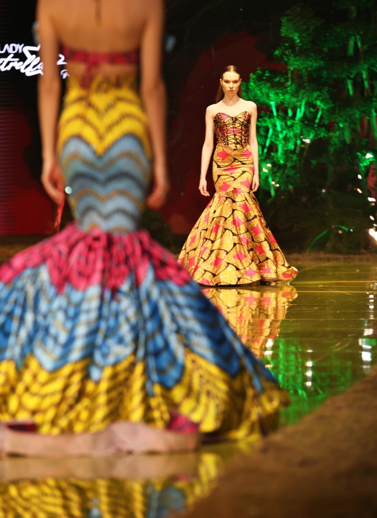 Antalya’da güzeller geçidi: Dünyaca ünlü modeller Antalya’da podyuma çıktı