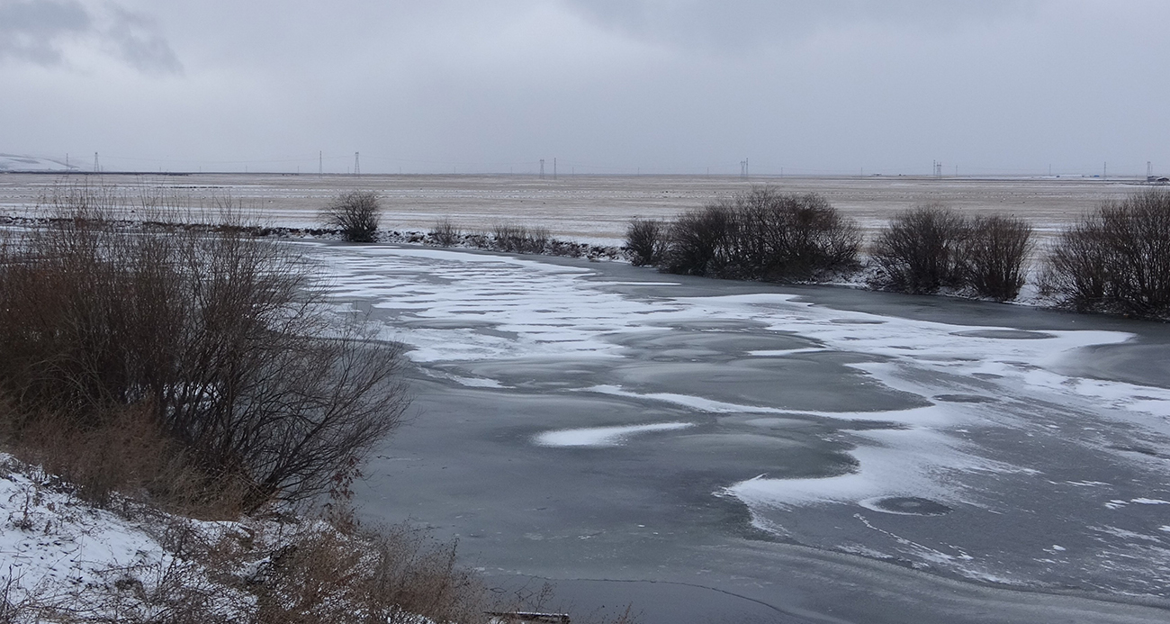 Ardahan’da Kura Nehrinin yüzeyi dondu