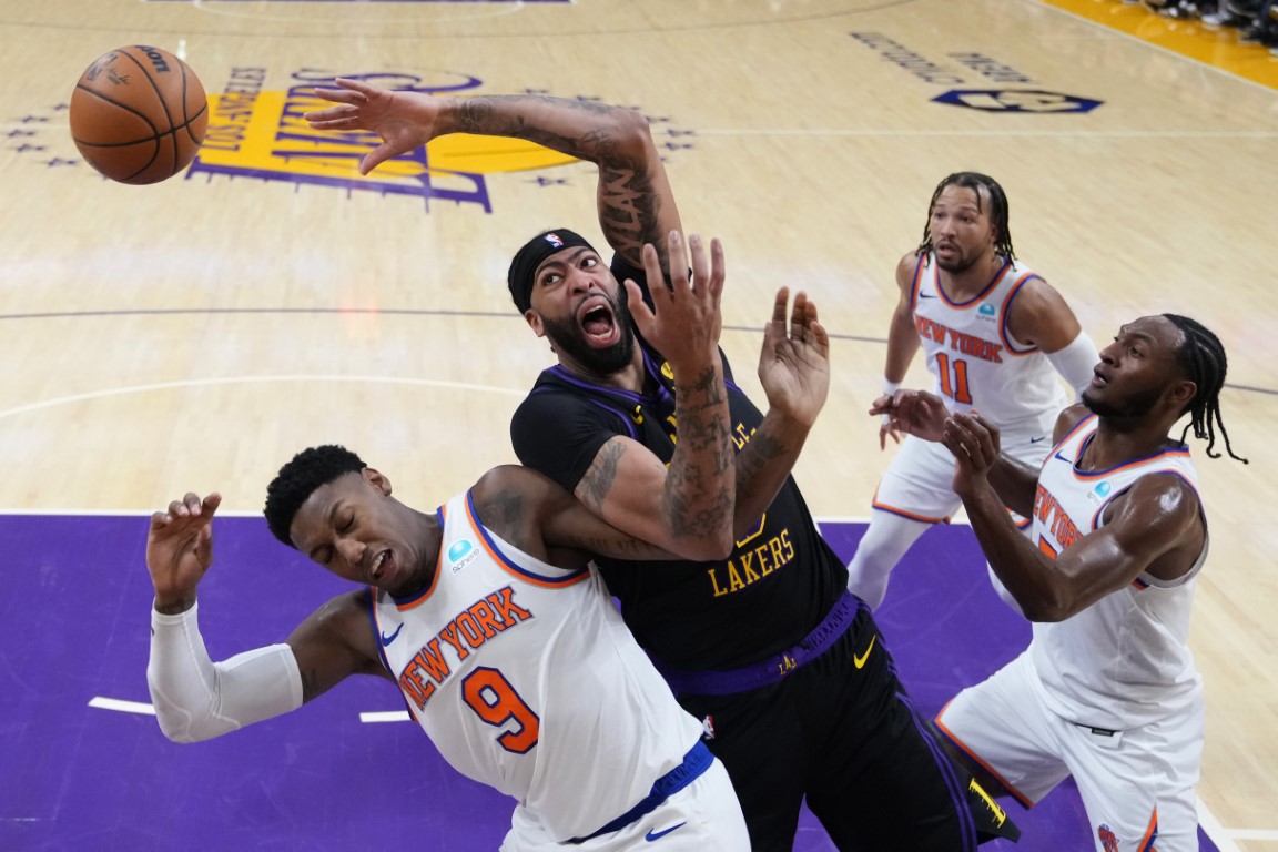 LeBron James’in triple-double performansı Lakers’a yetmedi