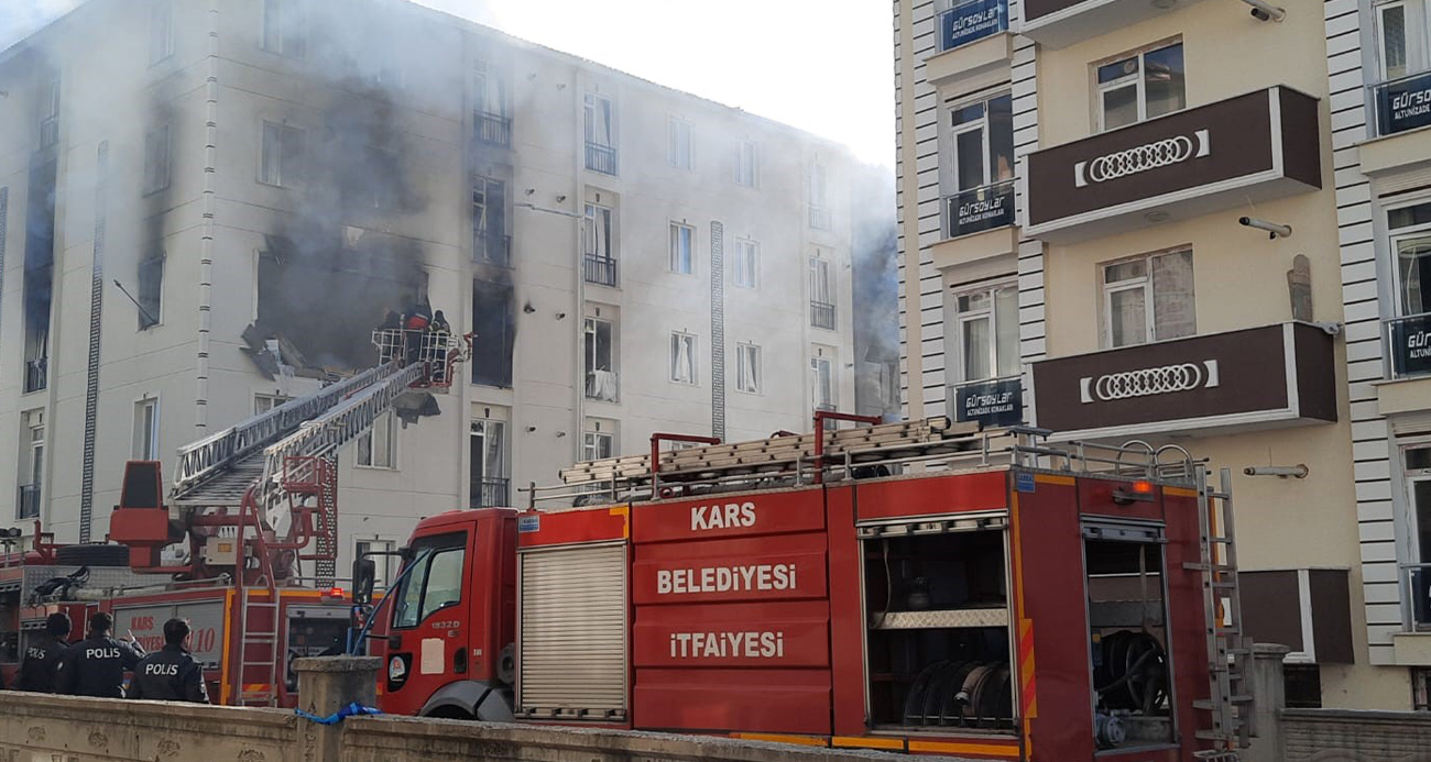 Kars’ta 5 katlı binada doğal gaz patlaması: 1’i ağır 3 yaralı