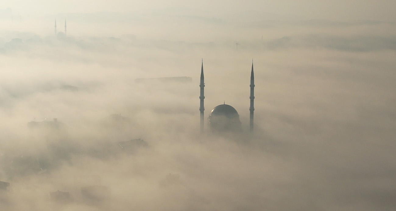 İstanbul'da büyüleyici sis manzarası havadan görüntülendi