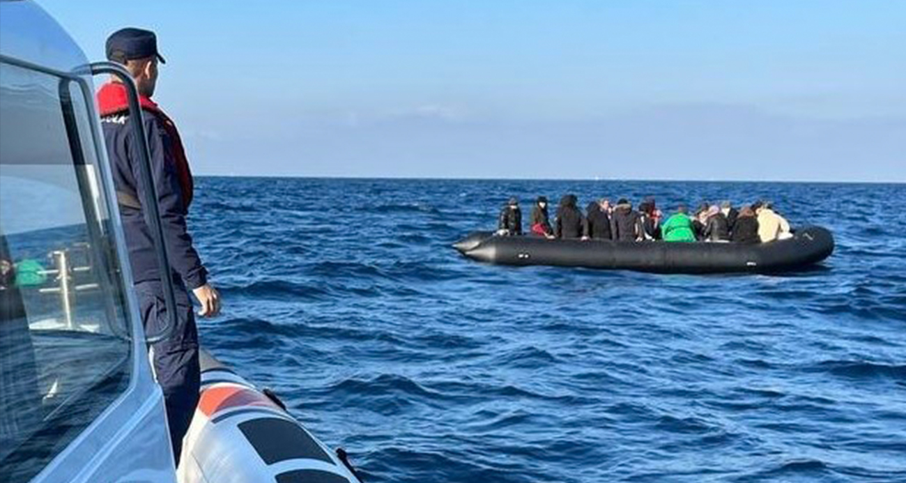 Yunan unsurlarınca ölüme terk edilen 32 kaçak göçmen kurtarıldı