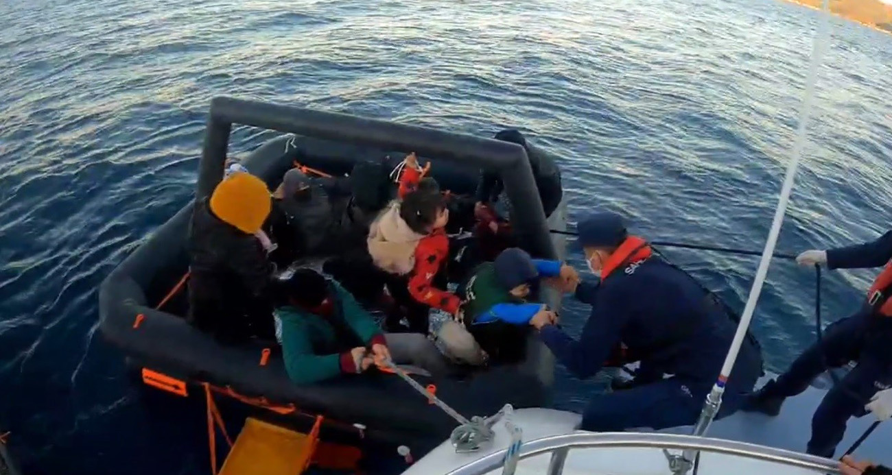 Yunan unsurları çocuklarında aralarında bulunduğu kaçak göçmenleri ölüme terk etti