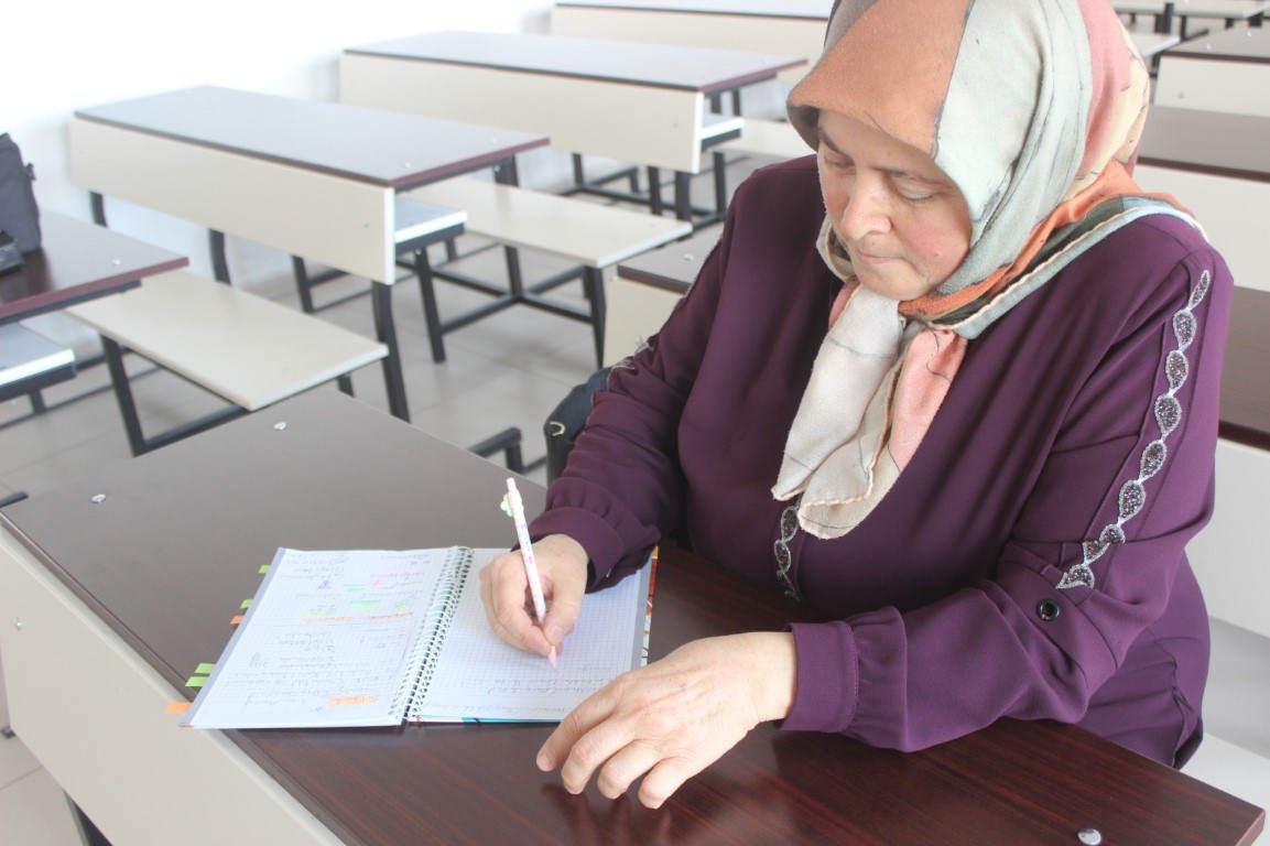 ocukluk hayali olan niversiteye 50 yanda kavutu