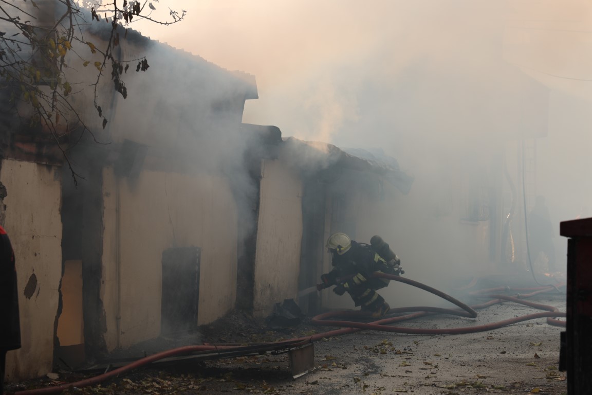 Kahramanmaraş’ta  eve sıçrayan yangın korkuttu