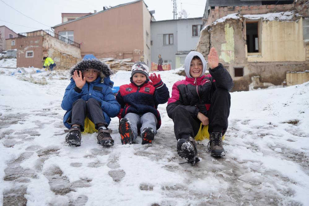 Bayburt’ta kar nedeniyle okullar 1 gün tatil edildi