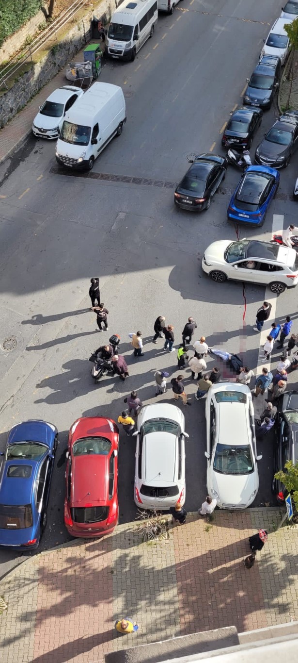 İstanbul’da gence silahlı saldırı kamerada: Başından vurulan 18 yaşındaki genç ağır yaralı
