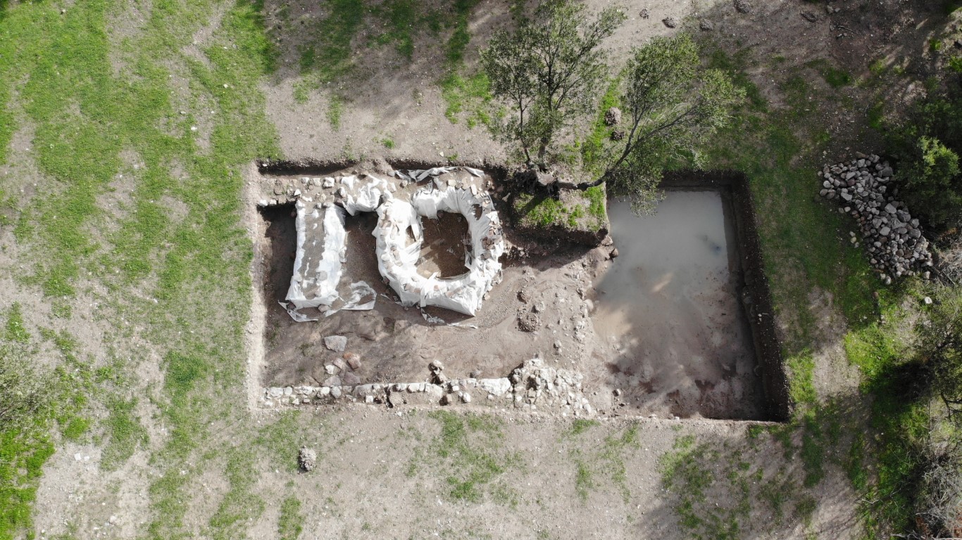 Apollon Smintheus Tapınağı’nda 2 bin yıllık mezar bulundu