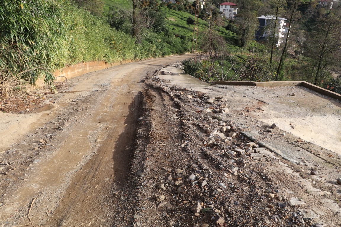Bitmek bilmeyen doğal gaz çalışması mahalle sakinlerini canından bezdirdi